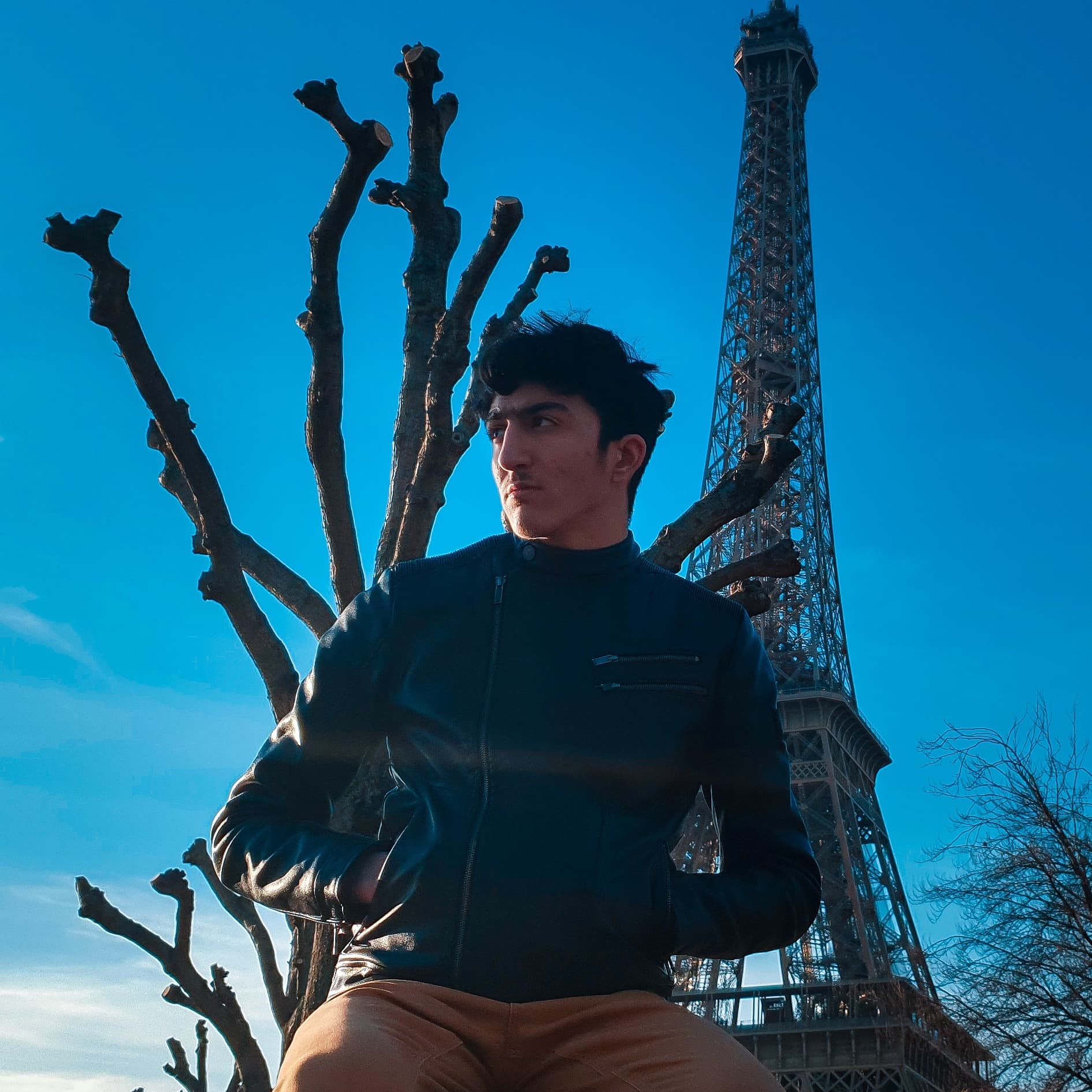 Un Profil Polyvalent : Tech & Créatif